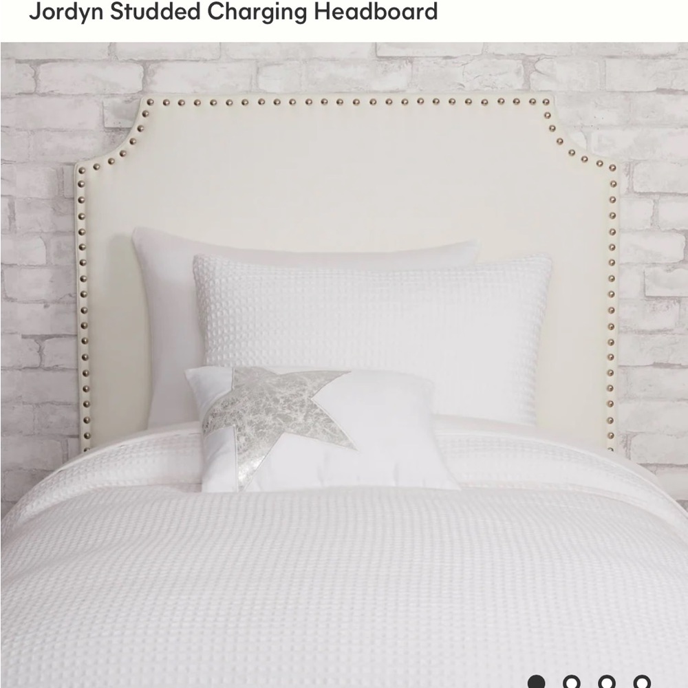Dormify headboard. SILVER studs***
